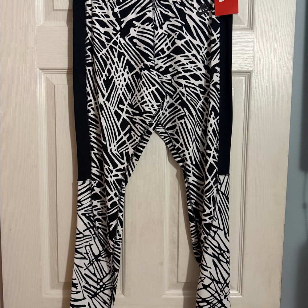 Nike Monochrome Patterned Leggings
